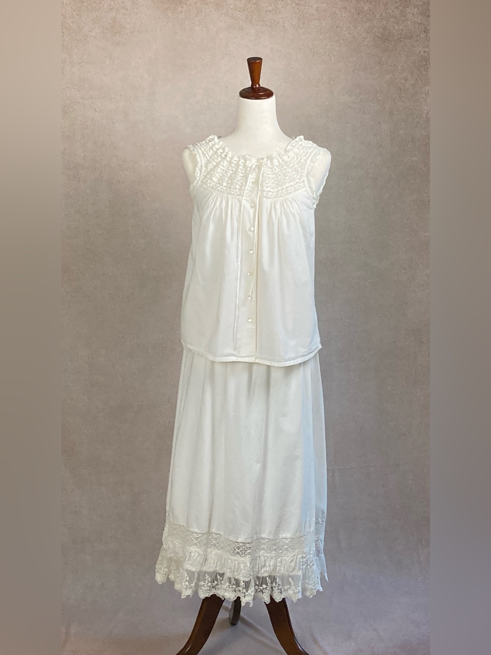 White Crocheted Lace Ribbon Yoke Button-Front Chemise, NEW - Picture 3 of 11